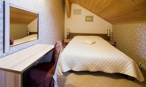 Organized_Int's tweet photo. Here are 5 tips for organizing your small #bedroom space to give it a big feel. https://t.co/NKN6TrECzv #SmallBedroom #BedroomOrganization https://t.co/Gr8WbcmVCS