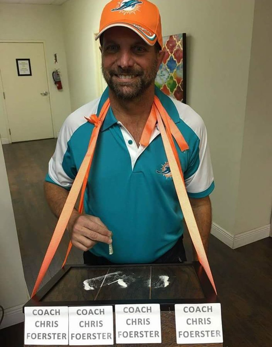 NFLMemes's tweet photo. Best Halloween costume of 2017 https://t.co/7oQFUo4gYu