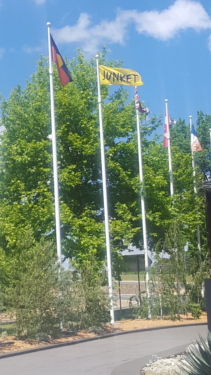 Bring #Australia's brightest #young minds together to solve the worlds problems = #Junket

#innovation #collaboration #inspiration