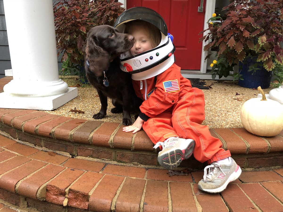 AndrewCMiller's tweet image. Me: What do you want to be for Halloween? My 4 y/o: That funny astronaut. Me: I got you, girl! (cc @Astro_Flow)