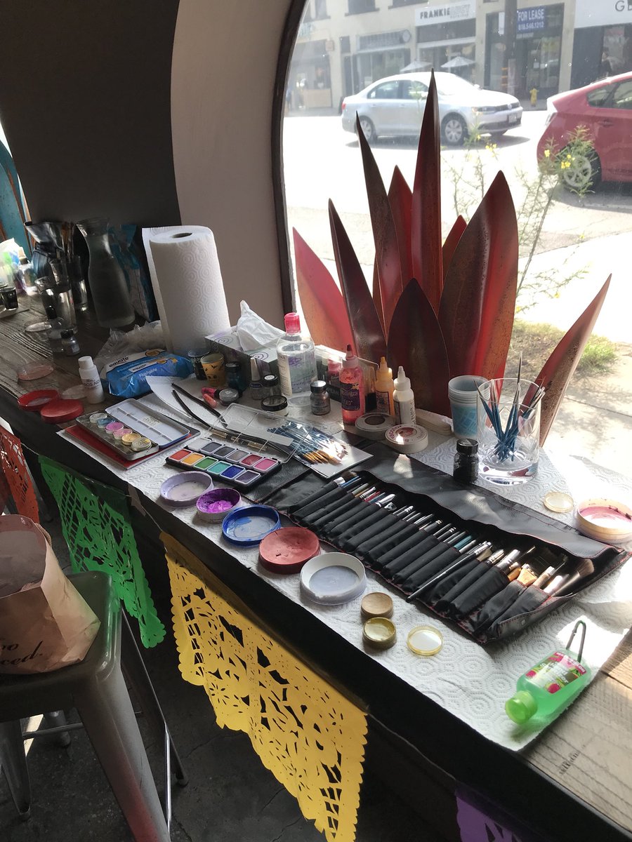 DiabloTacoLA's tweet photo. Dia de Los Muertos face painting with @SieteLeguasMx tasting today! #sieteleguas #diablotacola #diadelosmuertos #la https://t.co/cHff6sthp5