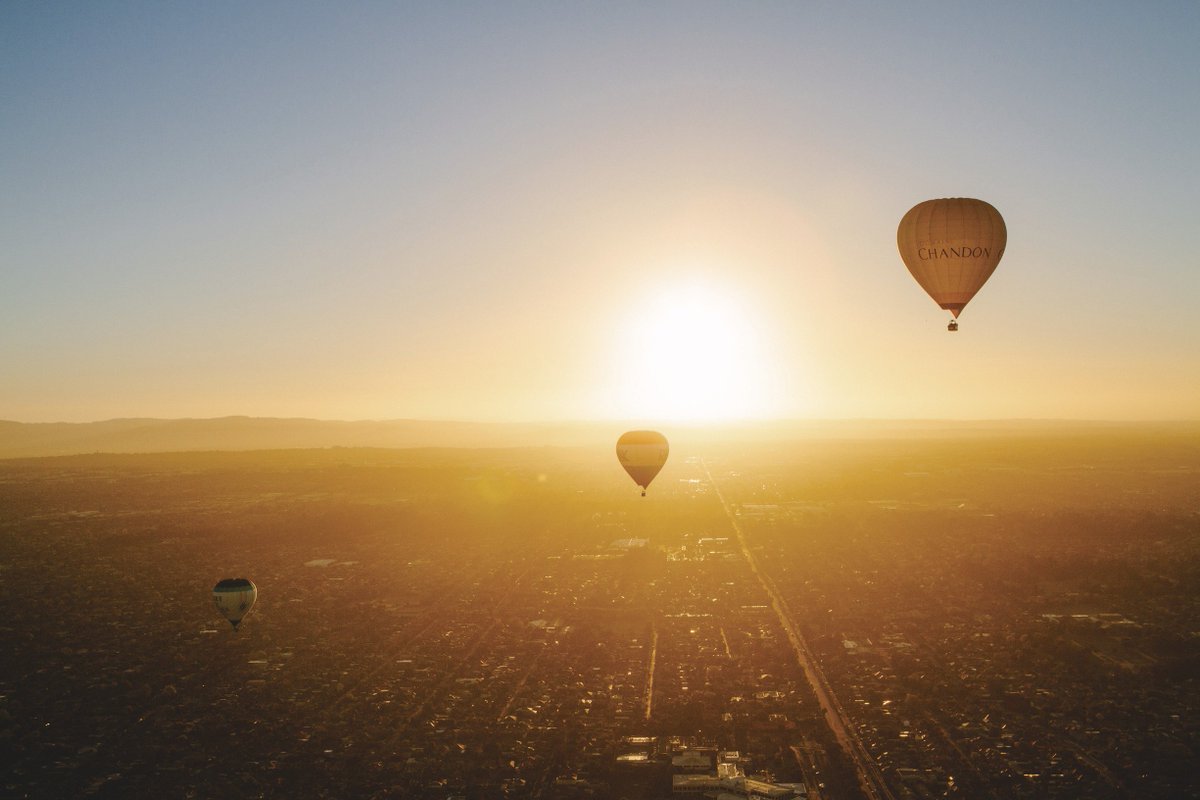 Melbourne's tweet photo. See the sun rise over the city from a hot air balloon. (Just floating the idea.) https://t.co/uQLu7ucgn3 https://t.co/45Vmgagn9E