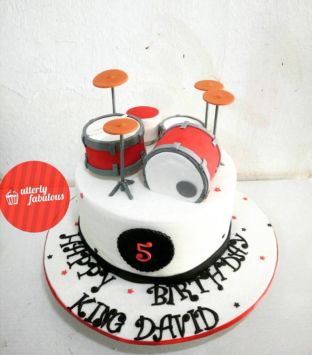 utterlyfabcakes's tweet photo. Delivering any kind of drum set halfway across Lagos was always going to be a challenge. Thank God this piece arrived intact. #drumcake https://t.co/Tw1U7ARoE6