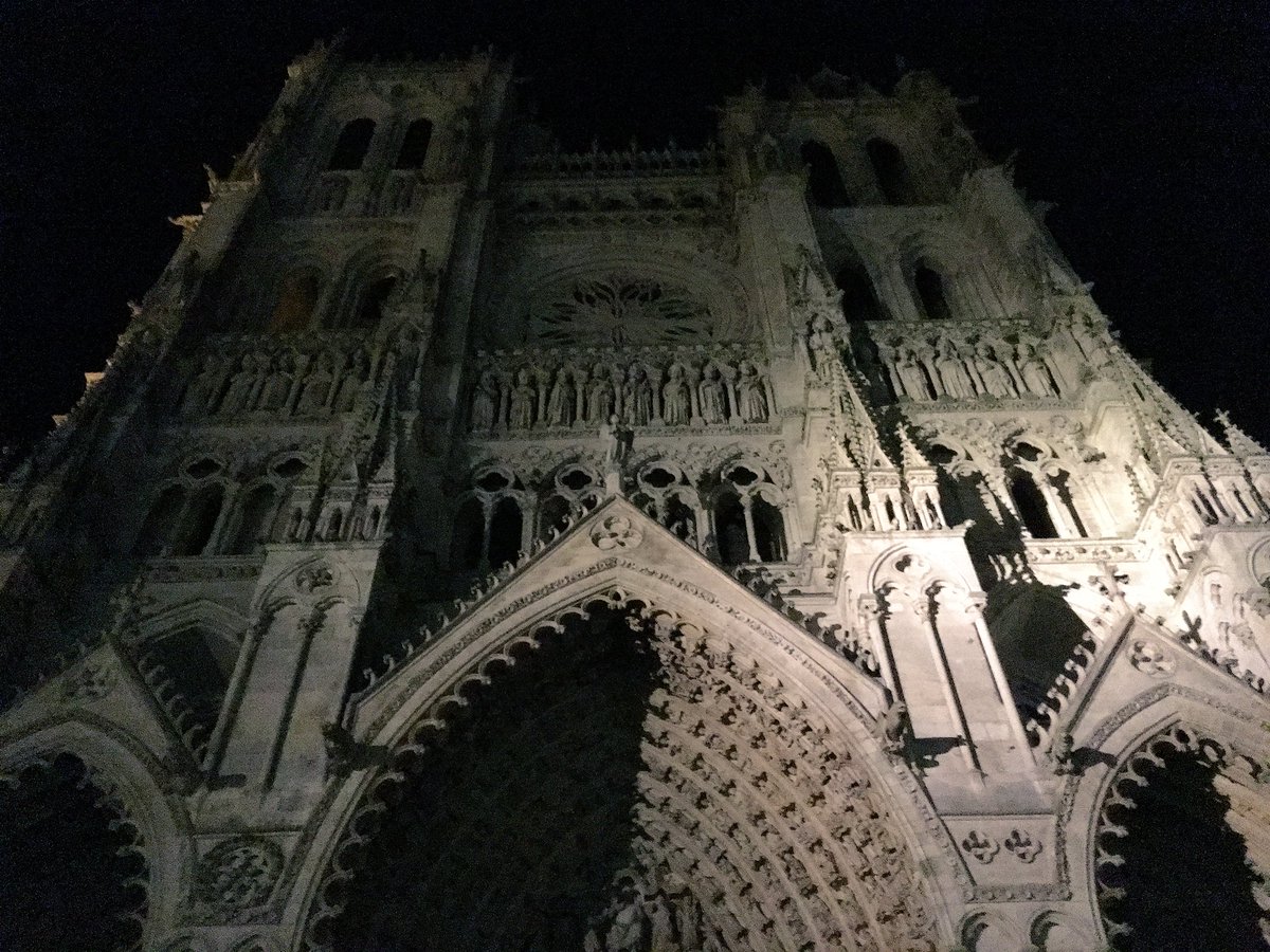 AlazardJ's tweet photo. Regrette que ces photographies de la belle cathédrale d’Amiens, peu éclairée ce soir, ne lui rendent pas davantage hommage #fantomatique https://t.co/NSV7et4wyG