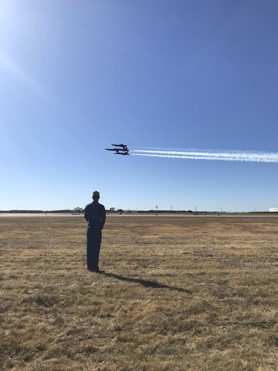 ATXAviationExpo's tweet photo. Amazing formations! #fwaas17 #allianceairshow #usnavyblueangels @blueangels https://t.co/kg3NeMHdwP