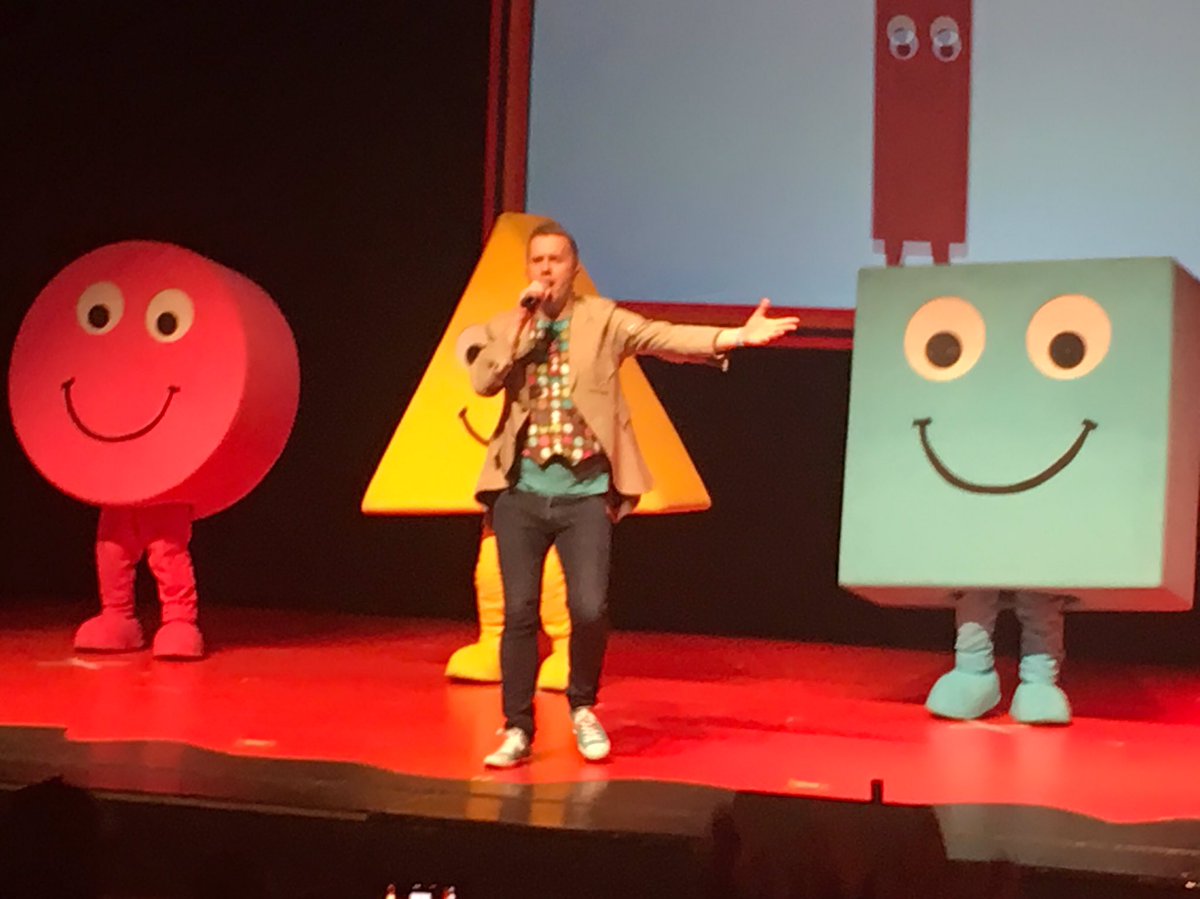 kemiwlson's tweet photo. #iamashape #mistermakerlive #children #parents #theorchardtheatre #Art #Crafts #colours #artist #happy #music #dance #OMG #show ⭐️⭐️⭐️⭐️⭐️ https://t.co/ZjGschrjPK
