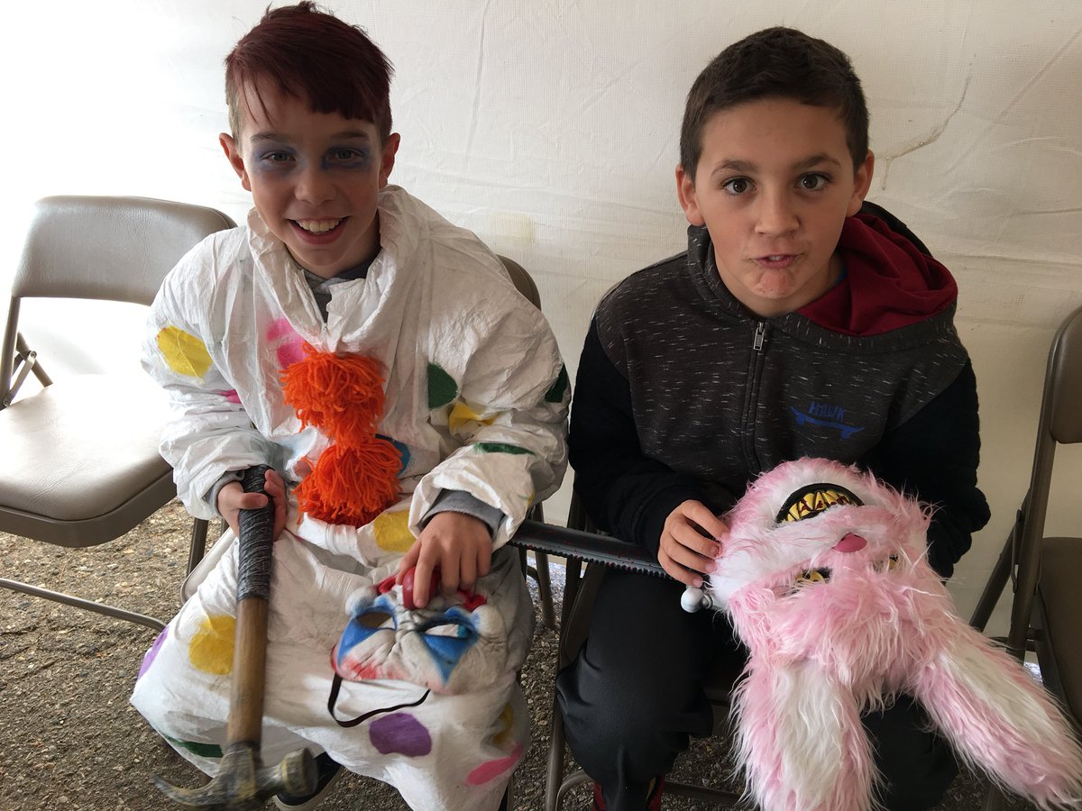 Well done <a href="/Medalta/">Medalta</a> &amp; @MHyouthaction! The Haunted Circus was a hit with these two 👏👻🎃😱🎈