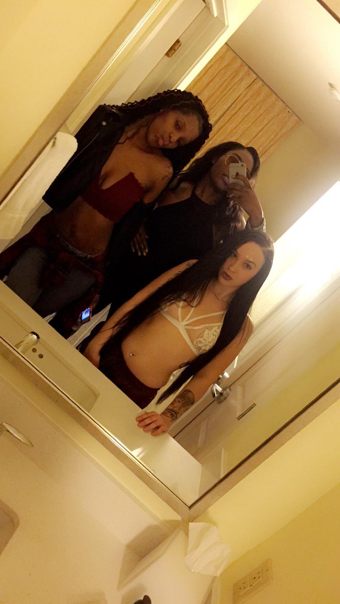 Honchoooo__'s tweet photo. Pretty gang stand up💋 https://t.co/A5UvP9vxcG