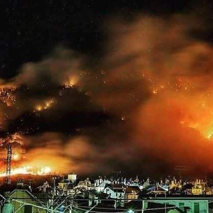 clap_clap76's tweet photo. Ph Gaia (da fb) @redazioneiene  #forzavalsusa #forzavalchisone  #incendipiemonte #Piemonte  #ottavogiornodifuoco #Torino #aiutialpiemonte https://t.co/5c8KwttxEX