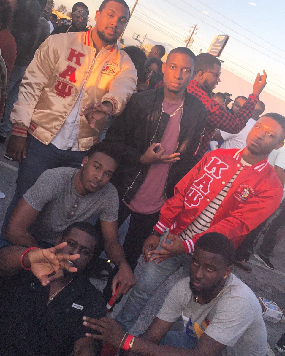 LGNUPES1982's tweet photo. #HomeKomingSzn #LGDoesItBetter 🗣 https://t.co/BzHfVSAUJL