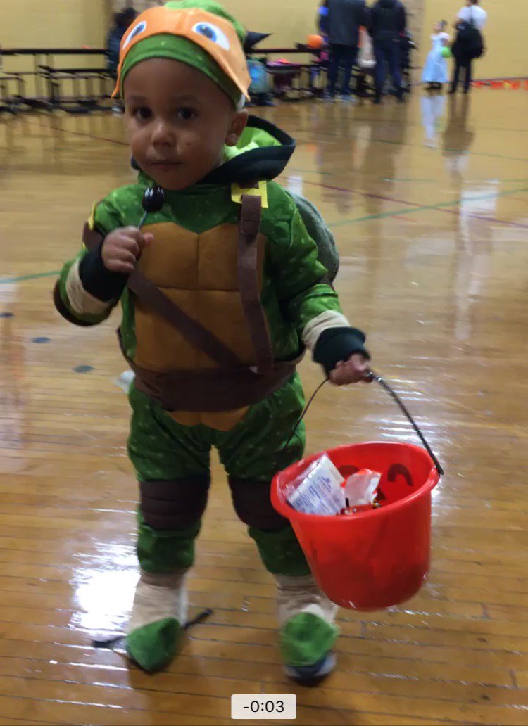 Express_Monique's tweet photo. Trick or treating was a success for this lil turtle https://t.co/nqivTk2oWI