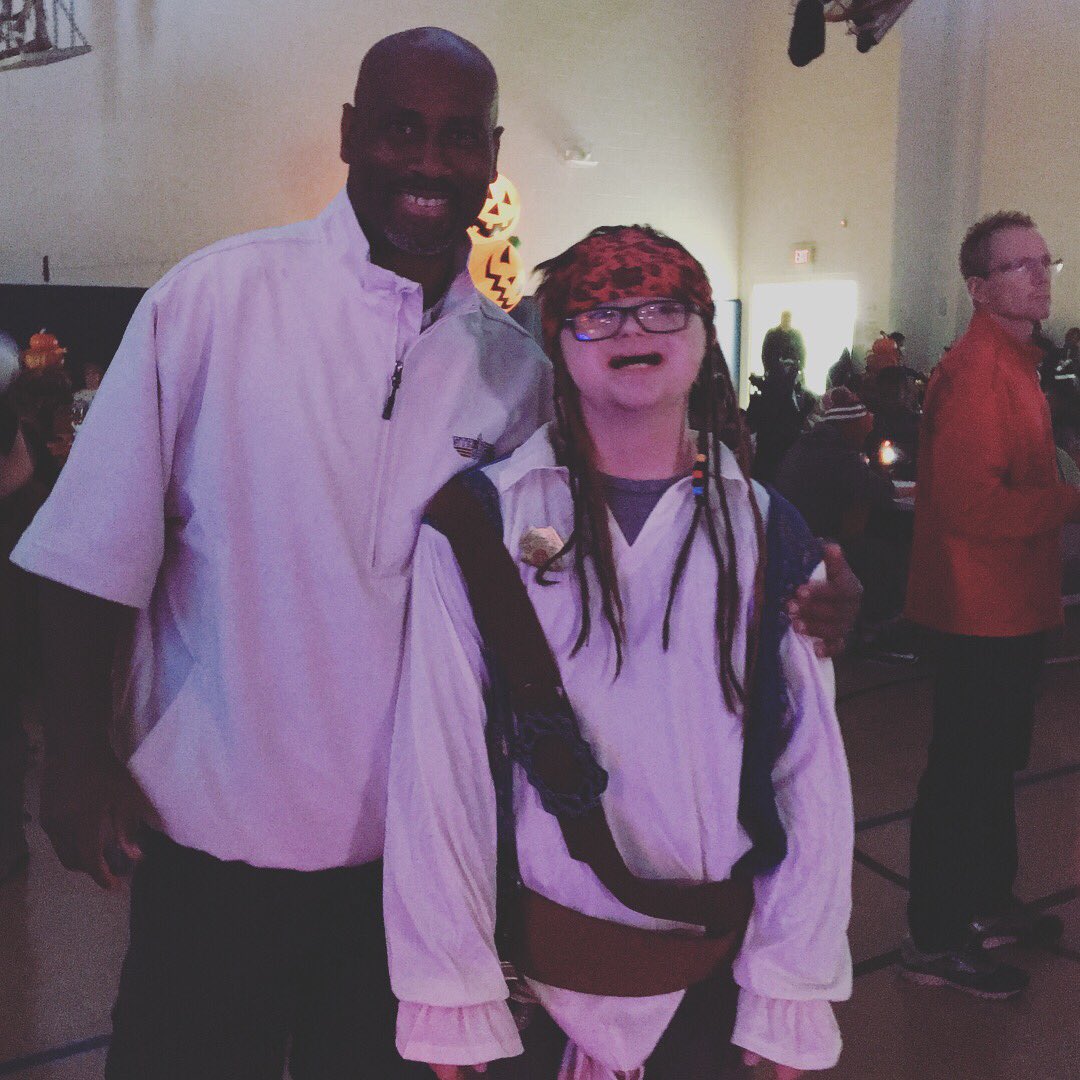 UniteOurVoices's tweet image. Great North Metro Miracle League #NMML Halloween party today with friends 🎃 @johnalbers @MikeHaynes81 #community #friendship #purehappiness