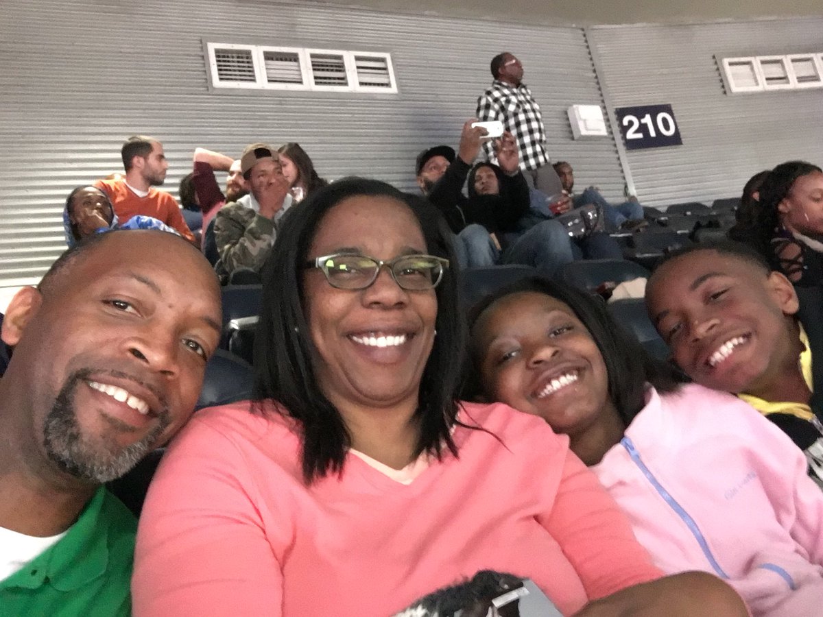 AJWilliams0672's tweet photo. Took twins to their 1st NBA game. We’ve hit every major sporting event this year. #EnjoyingLifeToTheFullest #FamilyTime #LivingVsExisting https://t.co/ZcuPC4neVI