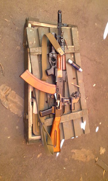 TOborona's tweet photo. Прицел ПГО-7В установленный на АК-74 бойца одного из формирований НВФ https://t.co/4kSS6EvEAt