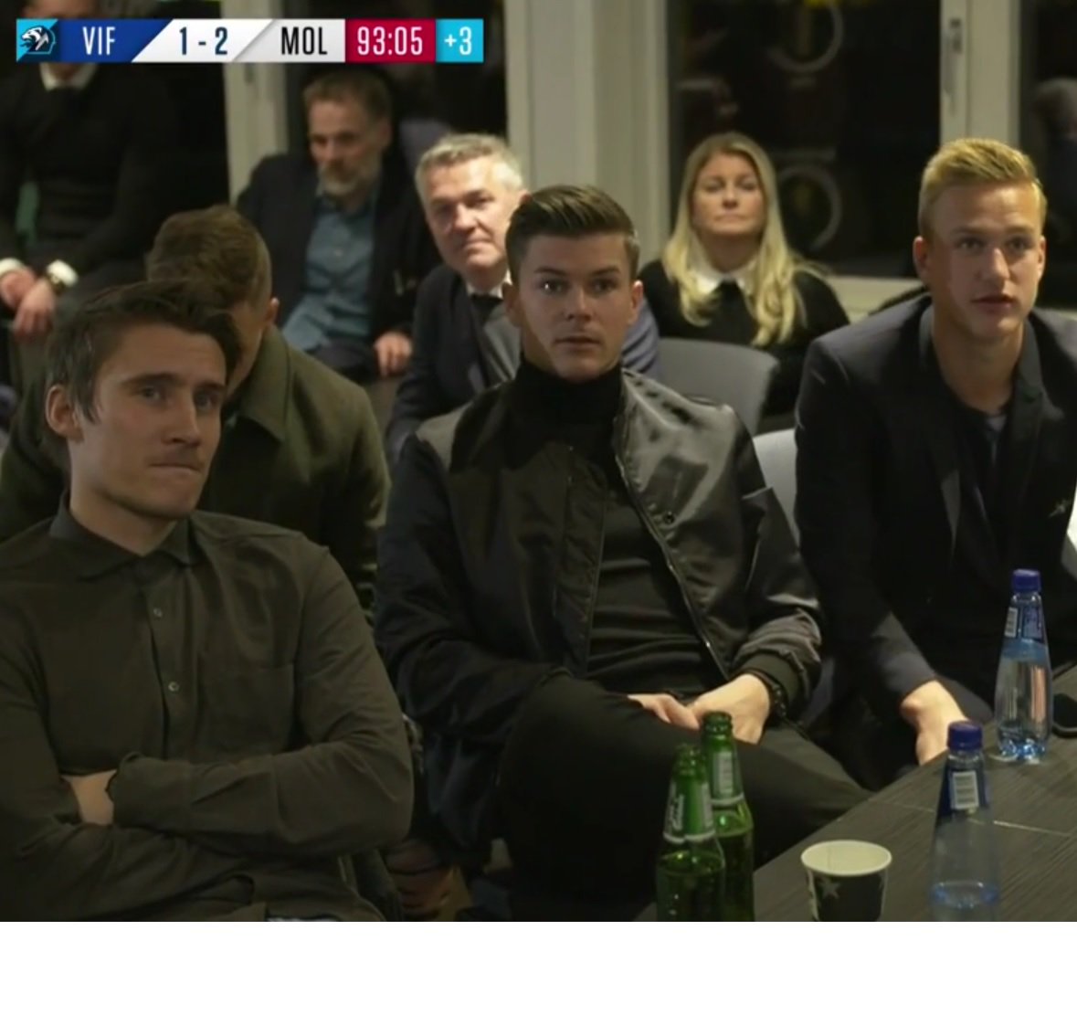 Når du ser på TV at festen din plutselig er avlyst... 🚫