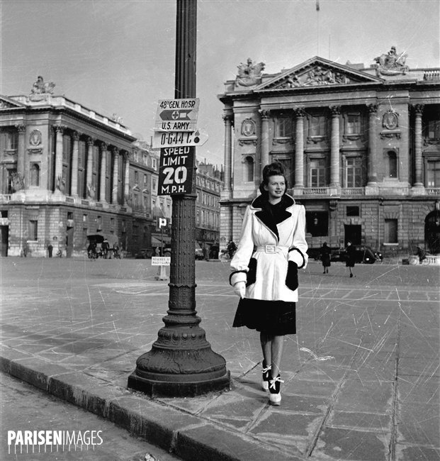 ParisAMDParis's tweet image. Place de la Concorde     La mode à Paris juste après la Libération    Paris