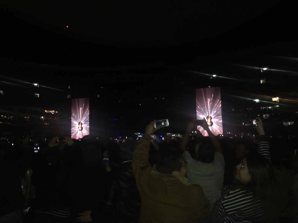 lujan_gm's tweet photo. We may end up in Mexico city 🎶🎶🎶🎶🎶🎶🎶🎶🎶🎶🎶
Gracias @PaulMcCartney
#OneOnOneMx
👏🏻👏🏻👏🏻👏🏻👏🏻👏🏻👏🏻👏🏻👏🏻👏🏻👏🏻 https://t.co/dCbPfJY6U5