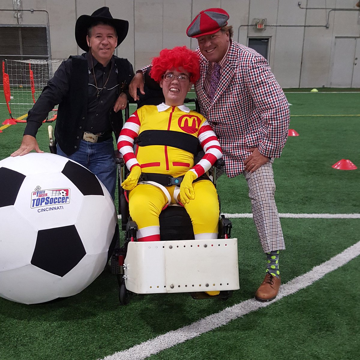 Steve2McCollum's tweet photo. What a joy to have Alex Marshall back at @CincyTOPSoccer
Joshua 1:9 #strong #soccer #fun #futbol #friends #OSYSA #topsoccer #usysa https://t.co/iBTTLgPPlt