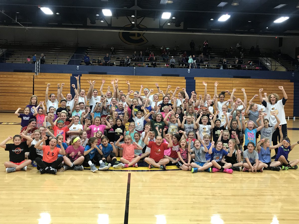 UWECWBB's tweet photo. It was a great day to be a Blugold! All 90 of our Blugold Buddies worked hard and improved today! #PrettyGoodisPrettyBad #LetsRise https://t.co/4SDUUwXHTX