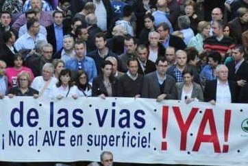 colmejm's tweet photo. ÚLTIMA HORA: El PP politiza la Plataforma Pro Soterramiento y exige NO al AVE en superficie 😁 https://t.co/RabskWHVJL
