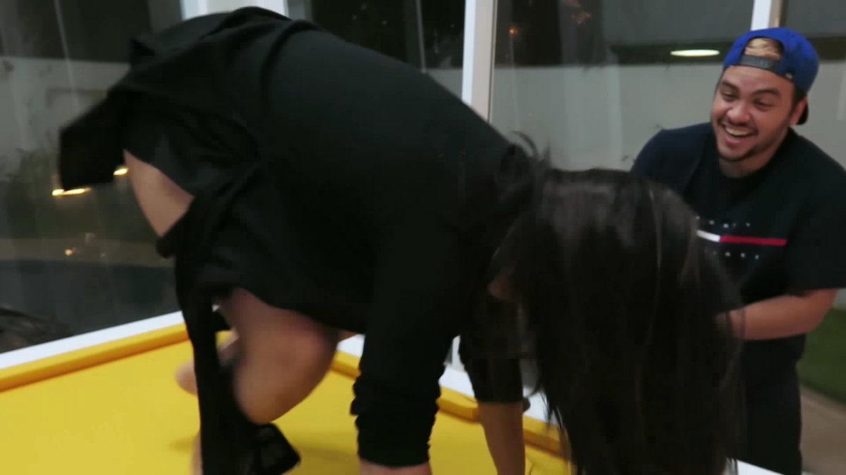 DRAMOS18's tweet image. Olha que linda essa mesa @felipeneto...kkkkk