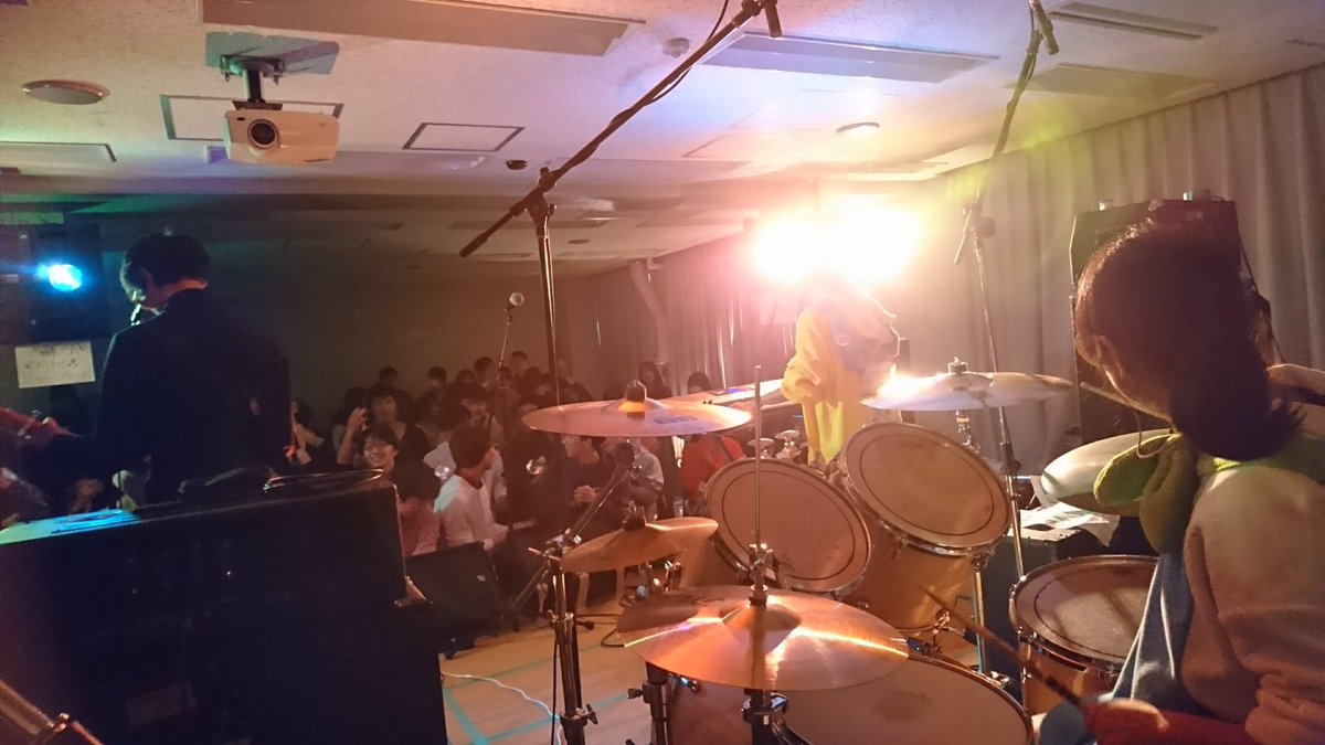 radixSMK's tweet photo. 高専祭2日間、民研(3階)にほんの少しでも足を運んでくださった高専生、そして一般の方ありがとうございました！
自分達の話をすれば
ベースが入るからと言って演奏がうまくなるわけでもないから、また彷徨ってみます https://t.co/QsMCqR60Kl