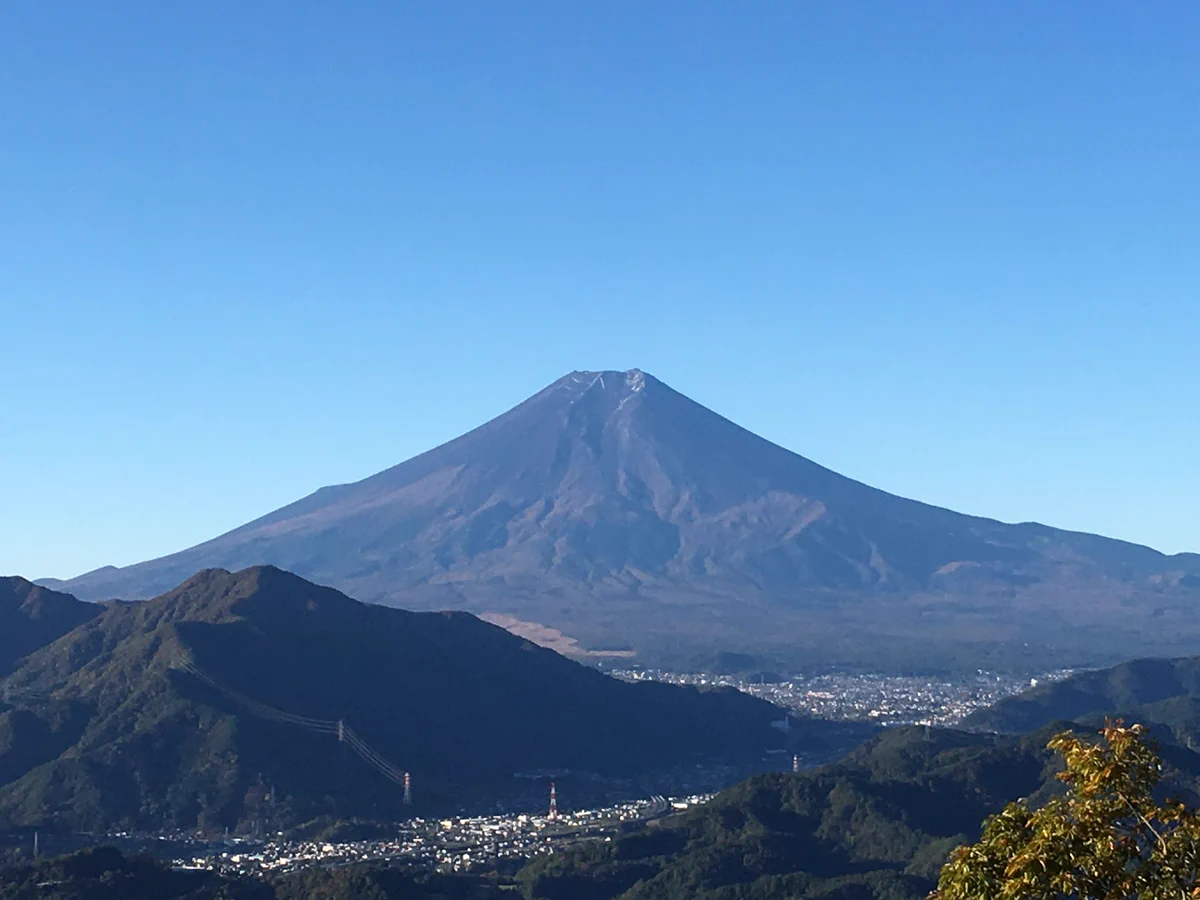 強力な台風22号が過ぎ去った後、奪われたのは富士山の雪化粧でしたｗｗ