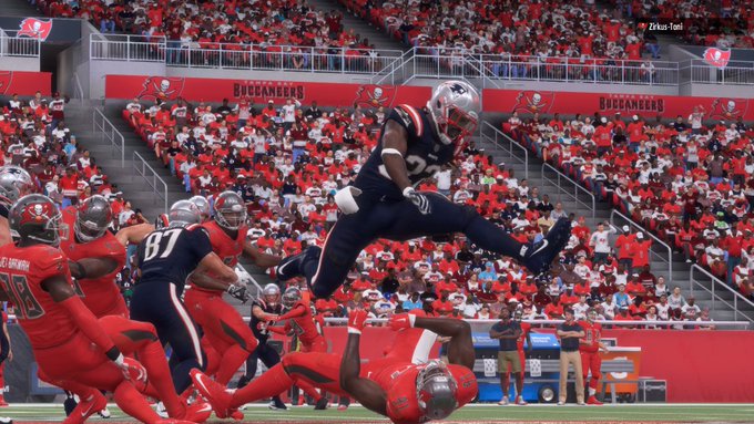 Patriots @ Buccaneers DNVryCIWAAAeAEo
