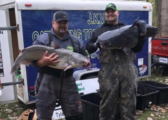 whiskerwear_'s tweet photo. #catfishlife #getyourcatfishon https://t.co/qYCLDtxNf3