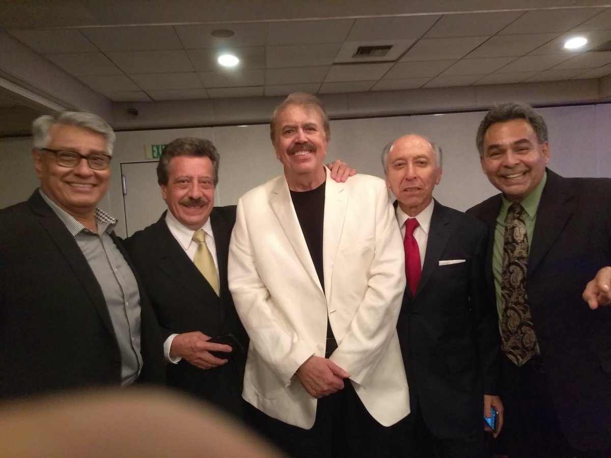 MfernandoPessi3's tweet photo. Anoche En Los Ángeles Califas Cena-Reunion De Locutores de Ayer Y Hoy
P P Reyes, Humberto Luna, Rubén Miranda, Y Yo :) El Barbarazo :) https://t.co/8q3NBd9o6e