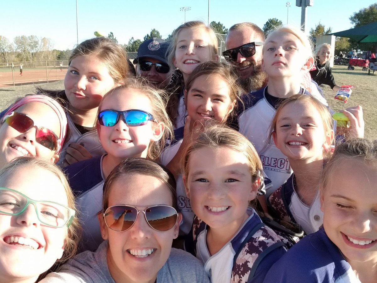 BurntOrangeJoe's tweet photo. @PlayMSP #SZSelectNavy10UB #2017MonsterBash  all smiles and heading to the championship. #softball #Wichitmonsterbash https://t.co/nKDPBx4SkF