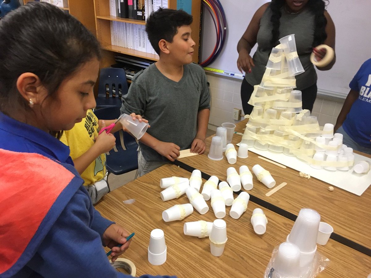 blantonBASE's tweet photo. More building on the engineering project. #LOAFLUORENGINEERINGCHALLENGE #LightsonAfterschool @tx_post https://t.co/PPk6HSqdUG