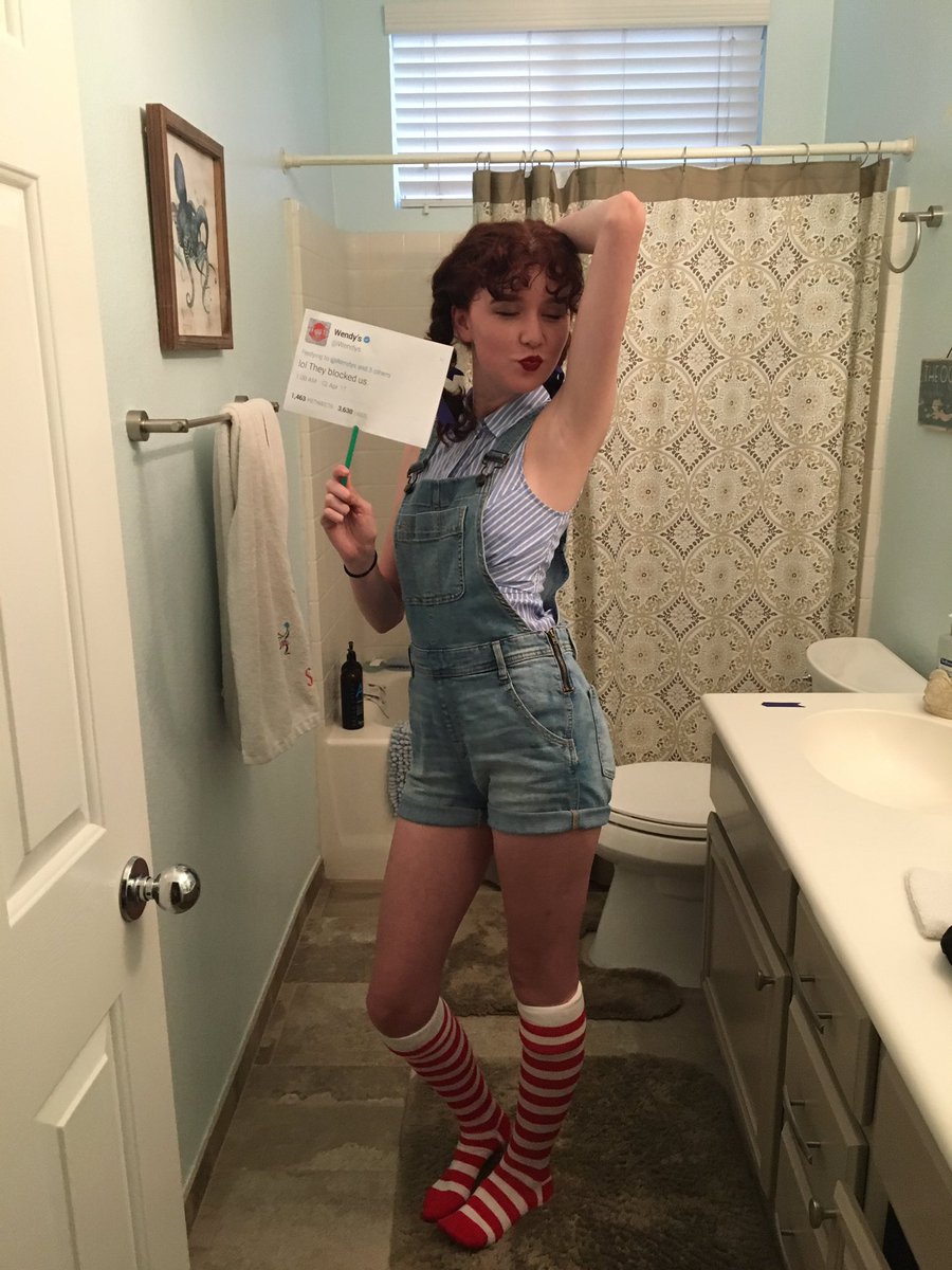 shaelincar's tweet photo. I may not work at @Wendys, but I'm out here serving looks 🍔 https://t.co/IGRO1mmHao