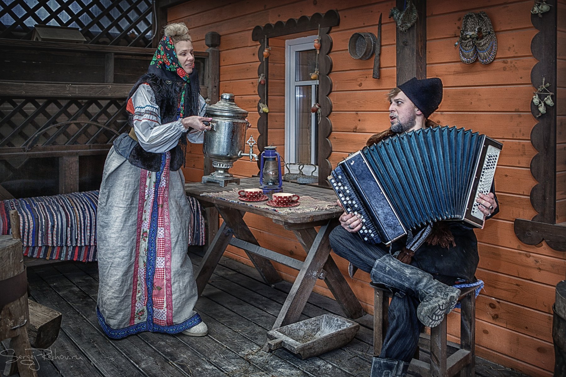 Утесов самовар. Самовар. Деревенские посиделки. Посиделки с гармошкой. Натюрморт с гармонью.