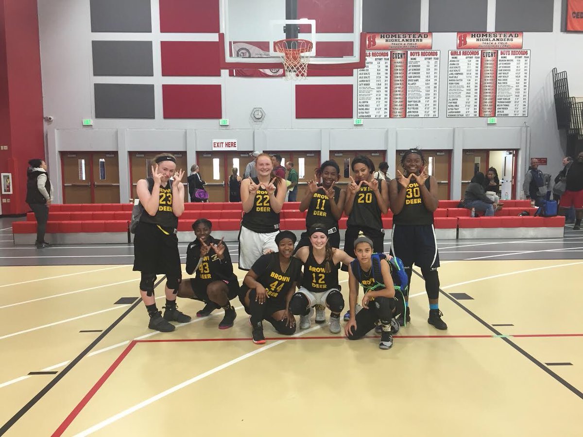 eschimenz_'s tweet photo. Lady Falcons win their last two fall league games catapulting them into their regular season starting Nov. 6th! Nice work! #Teambrowndeer https://t.co/85C2ihMB7u