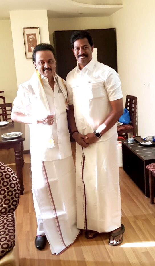 IPSenthil's tweet photo. என் உயிரினும்மேலான
எங்கள் போற்றுதலுக்குரிய தலைவரிடத்தில்
பிறந்தநாள் ஆசிபெற்ற
நெகிழ்வான தருணம்... https://t.co/McVjzkwTd5