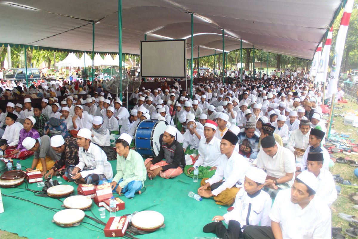DinasP3a's tweet photo. ''Anak Situbondo Mengaji dan Bersholawat kab.Situbondo tahun 2017. #stbd #situbondospecial #situbondokab #banggasitubondo https://t.co/1D9E1rK843