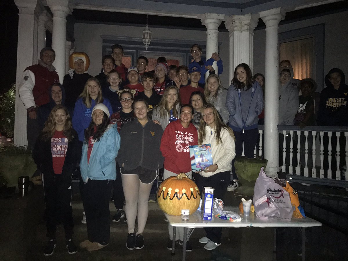 WPHSSwimming's tweet photo. Family fun time carving pumpkins tonight🎃 https://t.co/joB397TmVE