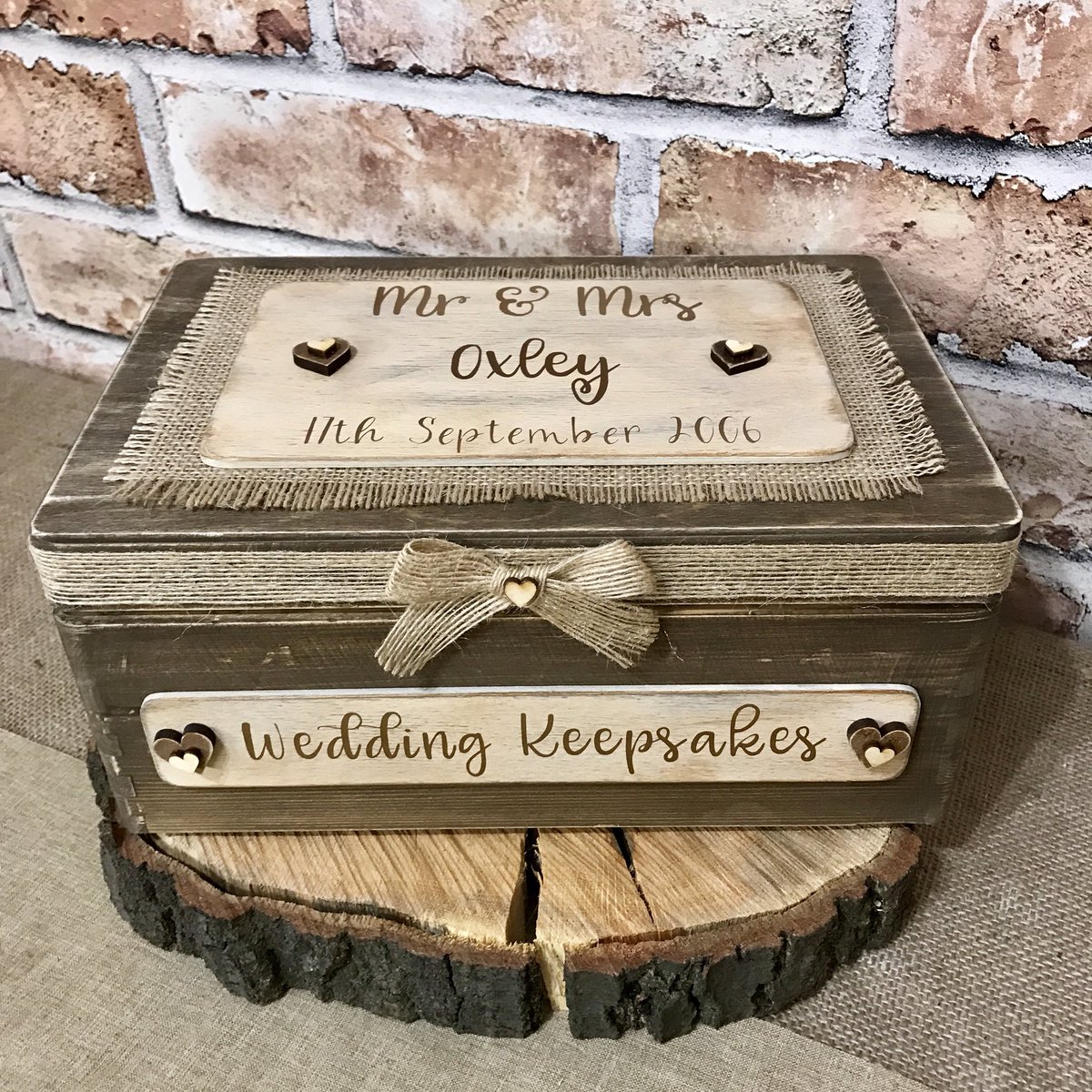 purelyplaques's tweet image. #weddingkeepsakebox #handmade #weddinggift #mrandmrs etsy.com/uk/listing/526…