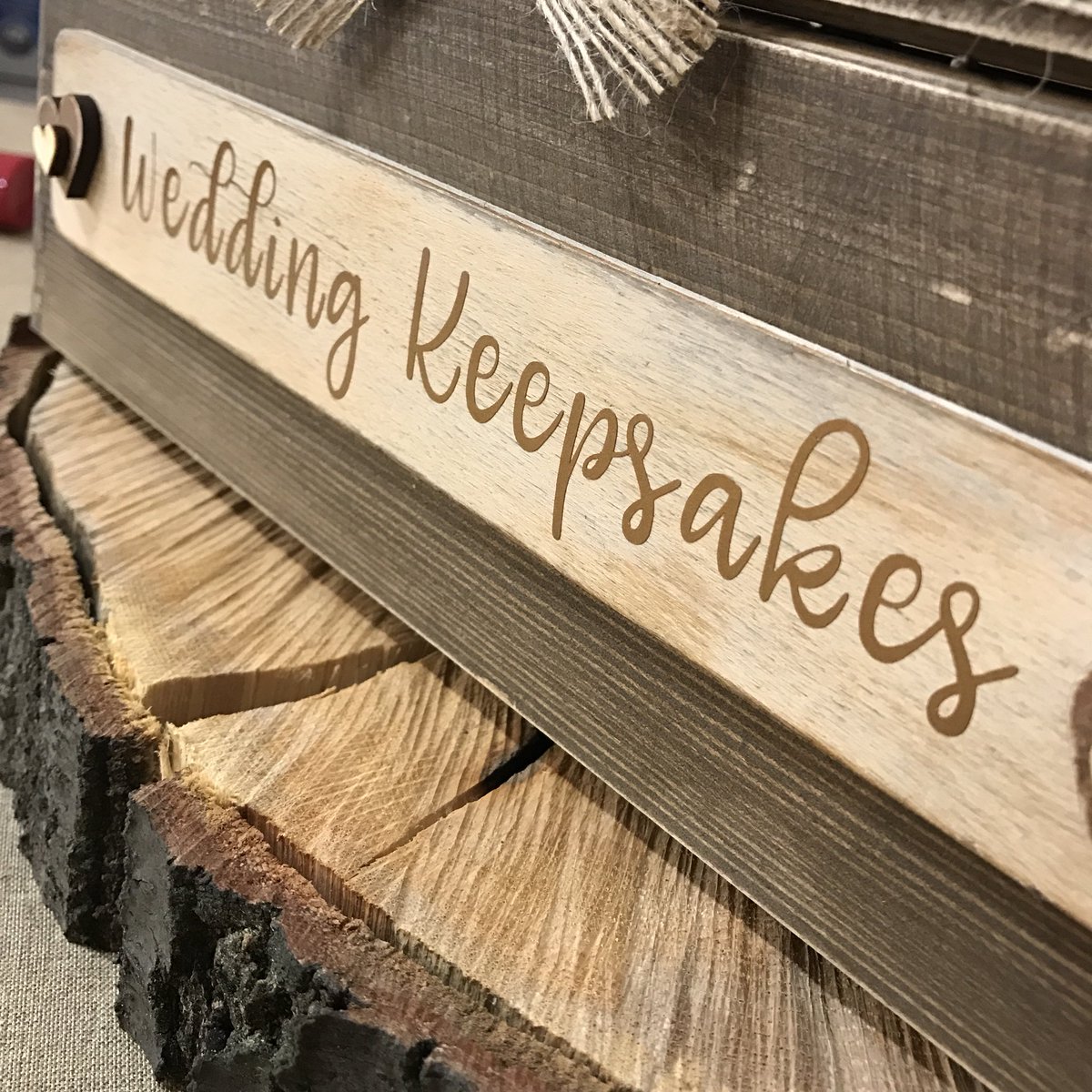 purelyplaques's tweet image. #weddingkeepsakebox #handmade #weddinggift #mrandmrs etsy.com/uk/listing/526…