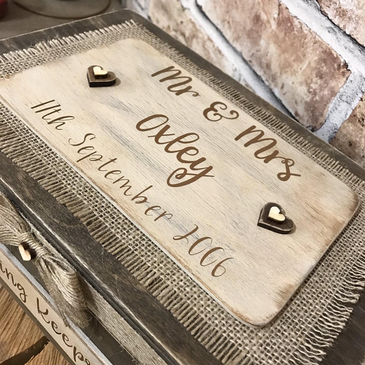 purelyplaques's tweet image. #weddingkeepsakebox #handmade #weddinggift #mrandmrs etsy.com/uk/listing/526…