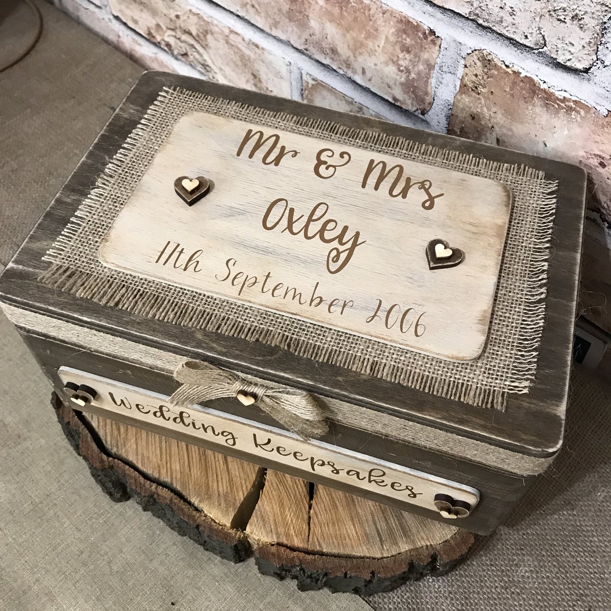 purelyplaques's tweet image. #weddingkeepsakebox #handmade #weddinggift #mrandmrs etsy.com/uk/listing/526…
