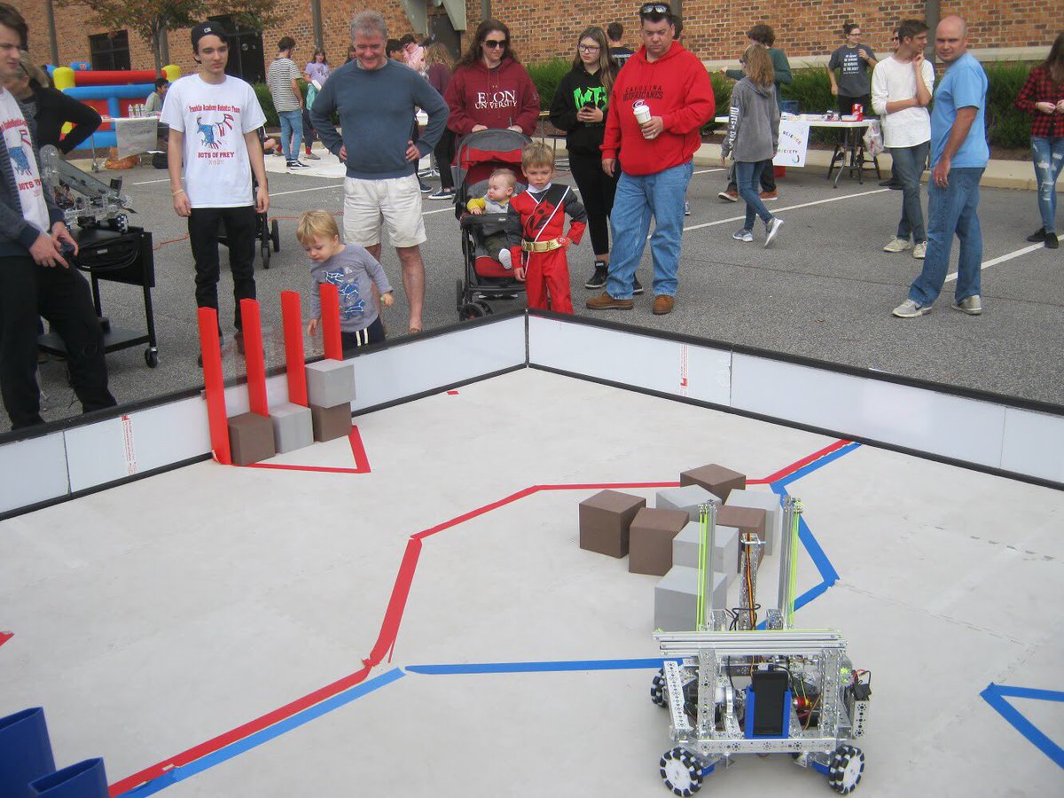 botsofprey's tweet photo. We setup a booth at our school/community fall festive and shared STEM and FTC with kids from around the community! #FTC #Relicrecovery https://t.co/EvunJS9hdD