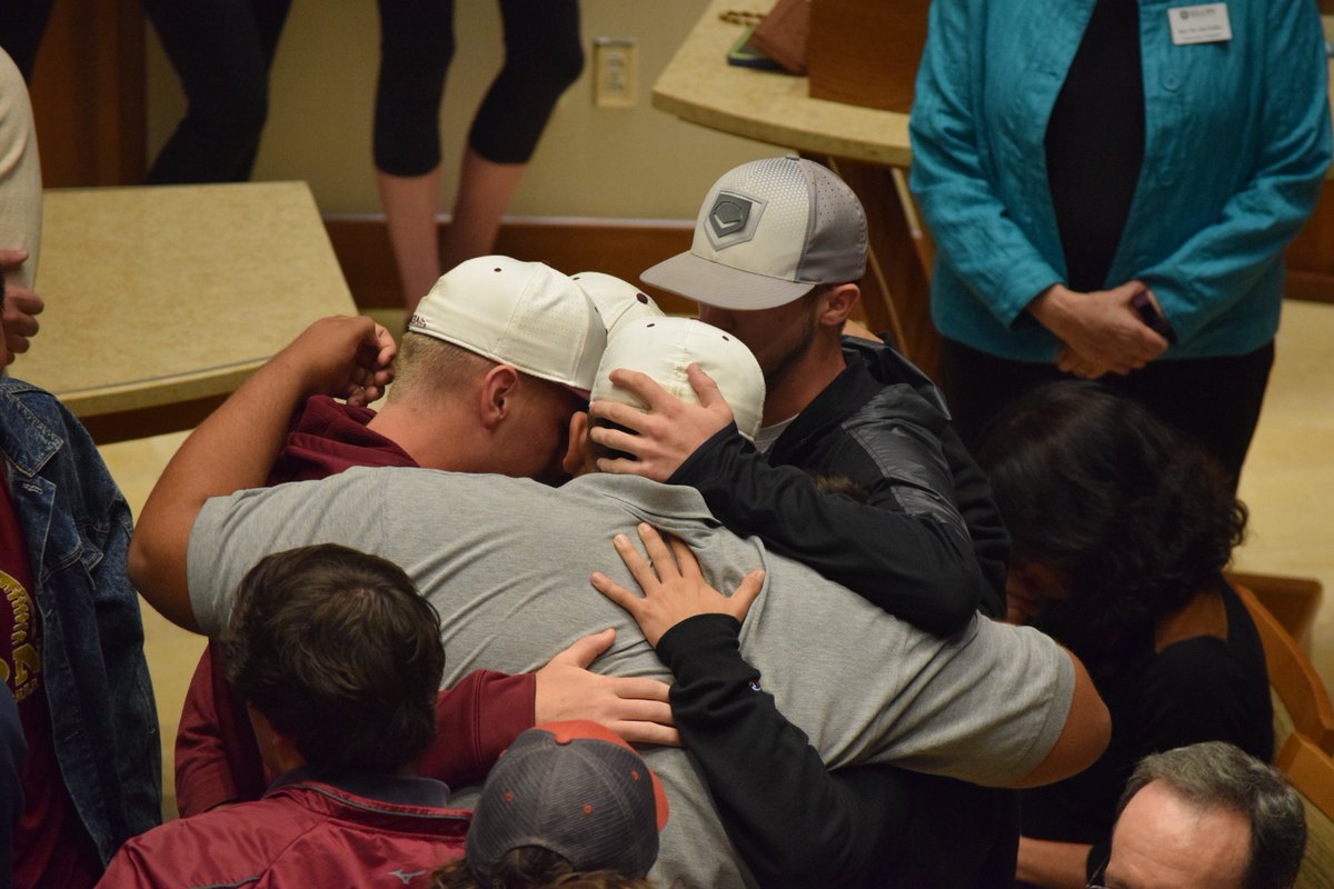 Diego_Pineda19's tweet photo. Family and friends came together tonight to remember Breslin Wiley during a "Gathering of Friends"in the Numen Lumen Pavilion. https://t.co/3ysFgbnLJ2