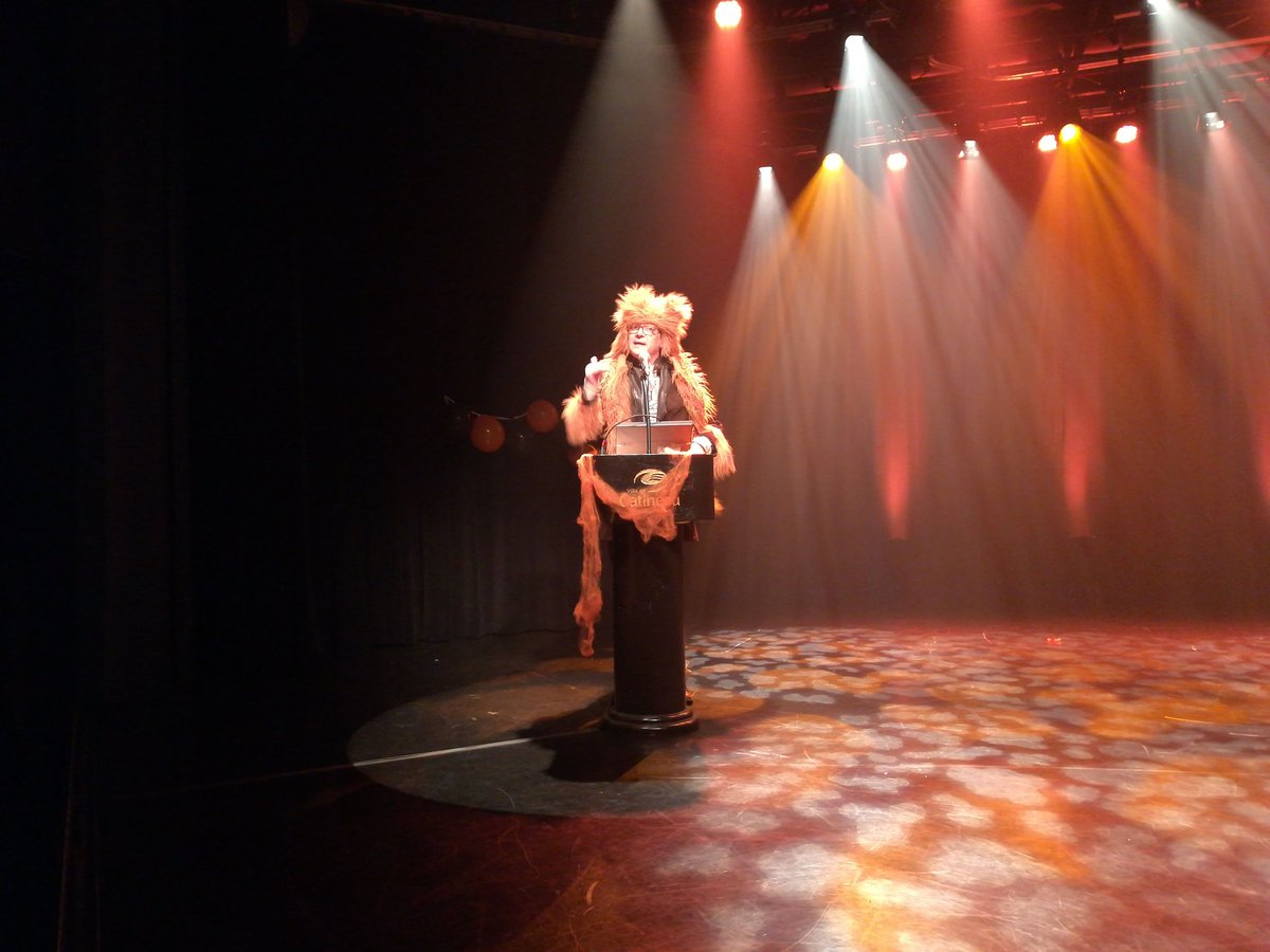 TheatreActionON's tweet photo. #PRA2017 Interprètes de l'année : Marie-Thé Morin pour Le gars qui voulait se faire phénix et @pierrodier1 pour Toutou ! https://t.co/4WHsU33w76