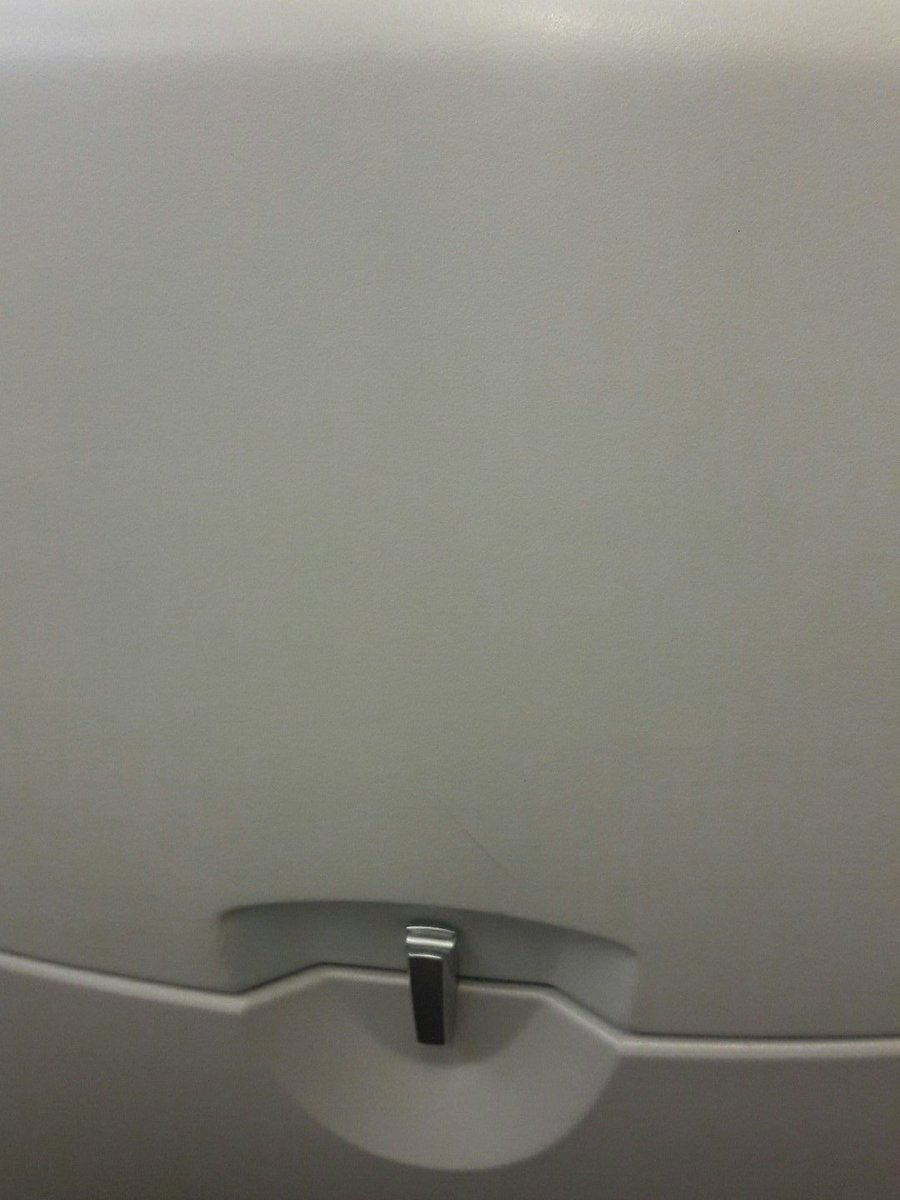 anasdokadia's tweet photo. 7 hour flight SV 748 30th October with no entertainment screens. Mental torture by Saudia @Saudi_Airlines #saudifail #worstairline #failedSA https://t.co/WvpdQOaEvQ
