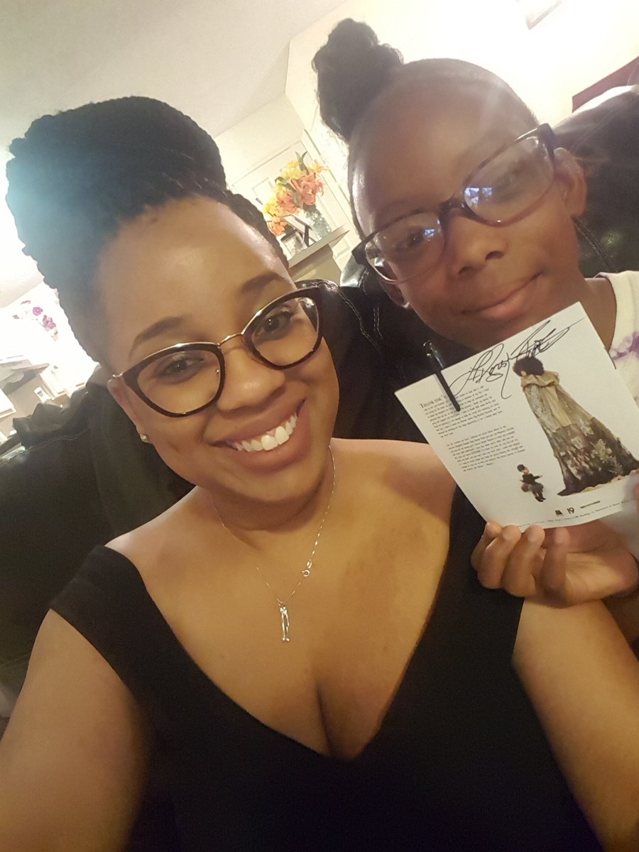 CandiaceRice's tweet photo. Alaura finally got her signed copy from @laporsharenae one of her biggest fans. #Renaetion #inittowinittour https://t.co/DGx1GTIqJh