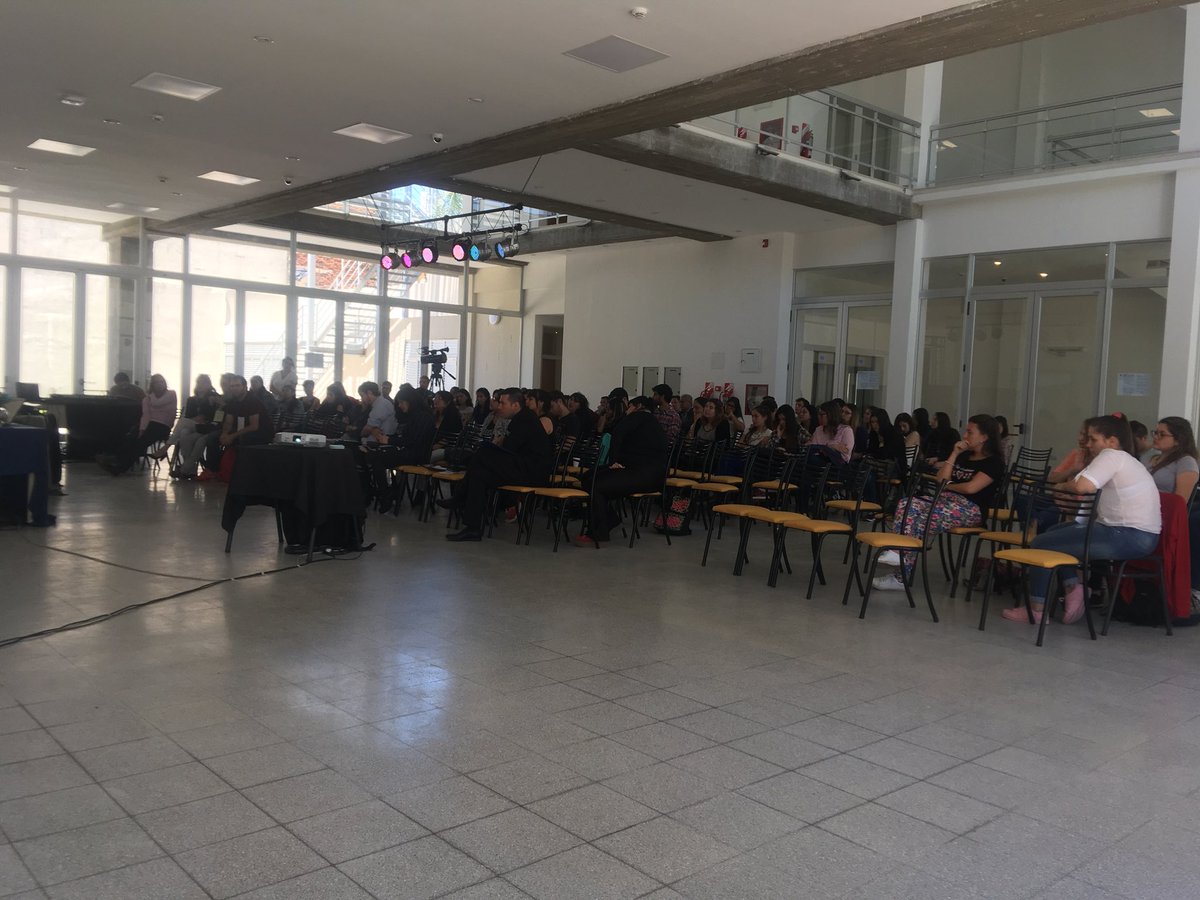 JPDI2017's tweet photo. Estudiantes y docentes del @instituto12ok queremos decirles a todos muchas gracias.
Viva la escuela pública llena de gente, siempre. https://t.co/0nyqiHWy18