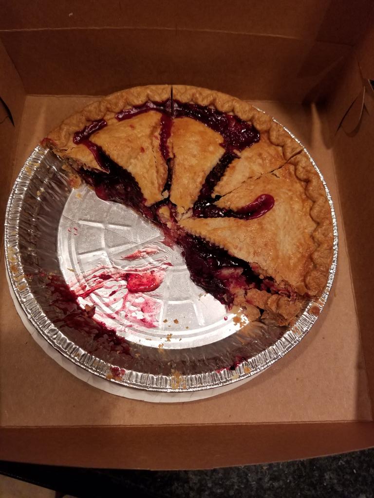 WHCompSci's tweet photo. #RaspberryPi.
Can't program it, but it sure tastes good. Thanks #Mackeys. https://t.co/96438pQzP8
