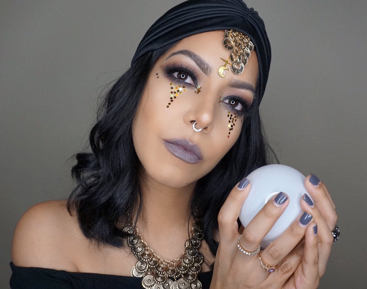 JessOzco's tweet photo. Dark and gold night. 🔮✨🌙 Video 👇🏼 #makeuptutorials #maquillaje #gypsy #fortuneteller #smokeyeye 
https://t.co/rYrAy7t76k https://t.co/GwjBplZFLx